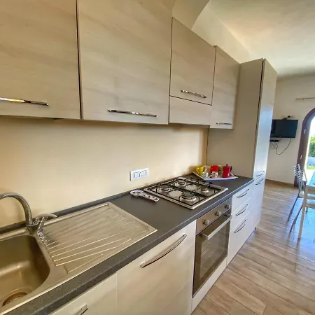 Apartman Spina House Near The Beach, With Garden Olbia